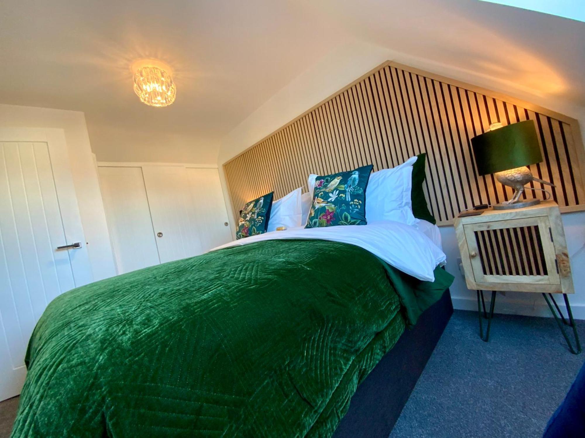 The Hideaway: Coastal Apartment with Beach Access Lymington Exterior photo